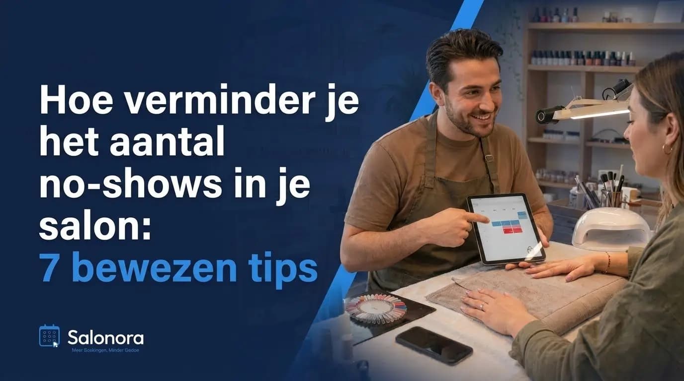 Salonmedewerker bespreekt afspraakbevestiging met klant via tablet om no-shows te verminderen